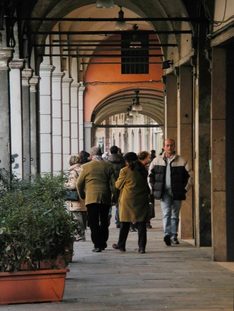 Via Emilia - San Pietro, scorcio portica|...